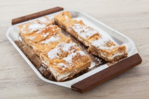 Brzi kolač od keksa i sira — korak 4