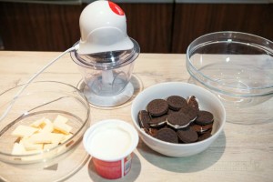 Čokoladne kuglice sa oreo keksom — korak 1