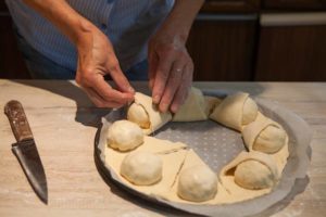 Pogača punjena sa sirom i salamom — korak 5