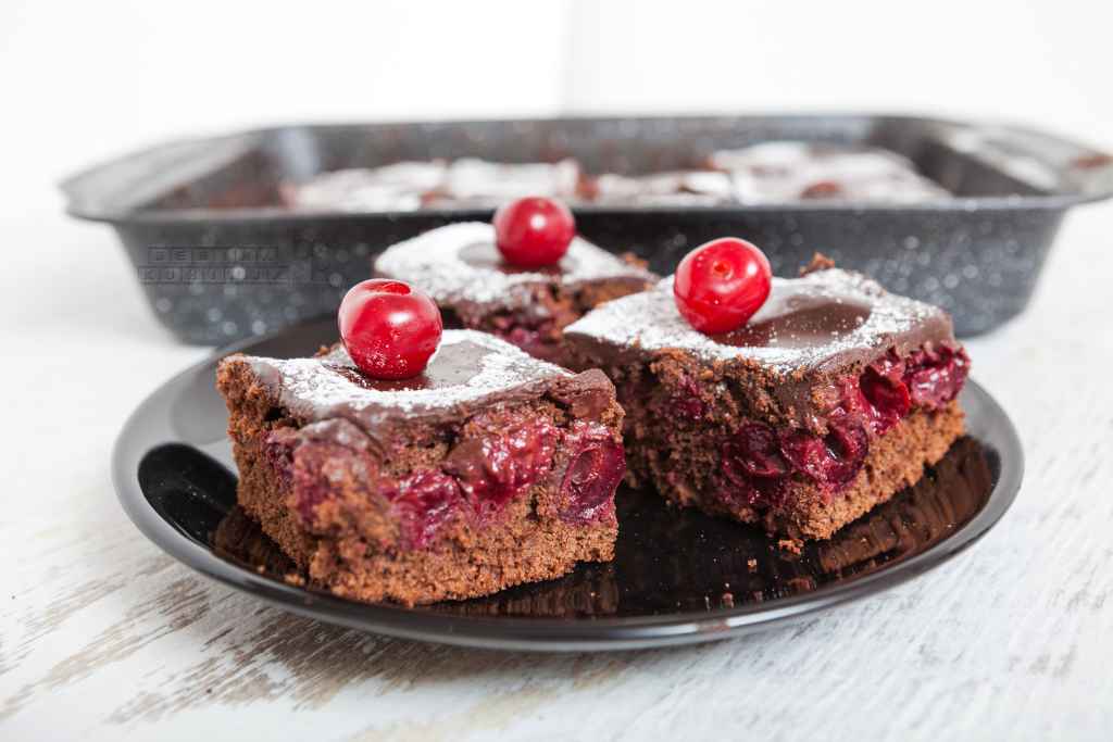 Čokoladne kocke sa višnjama