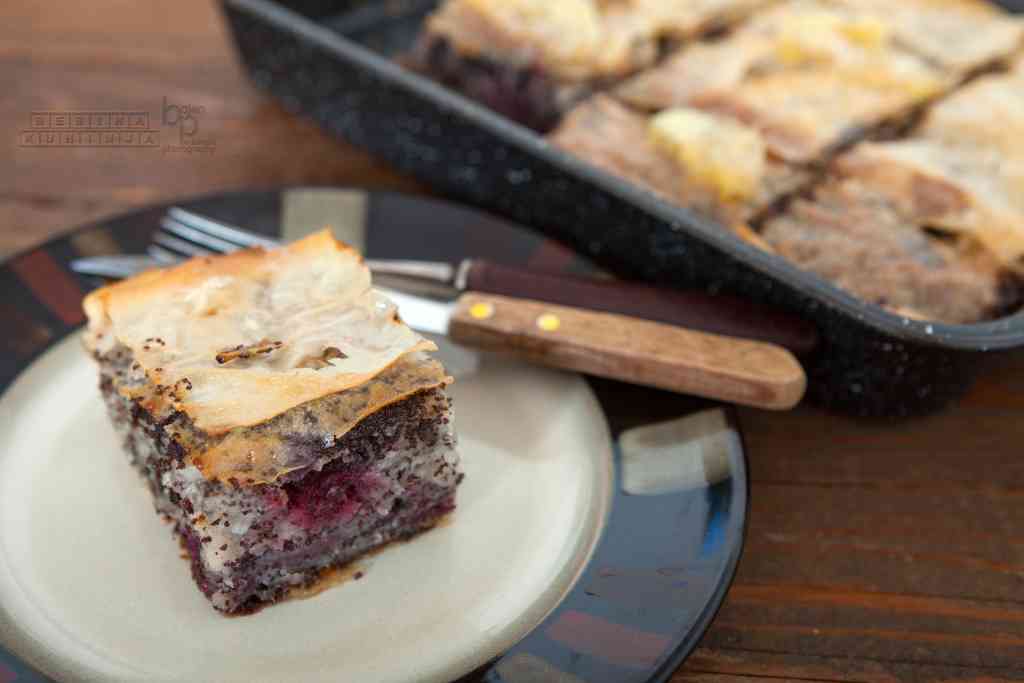 Baklava sa makom i višnjama