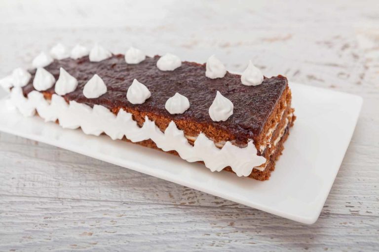 Kolač sa marmeladom i pavlakom