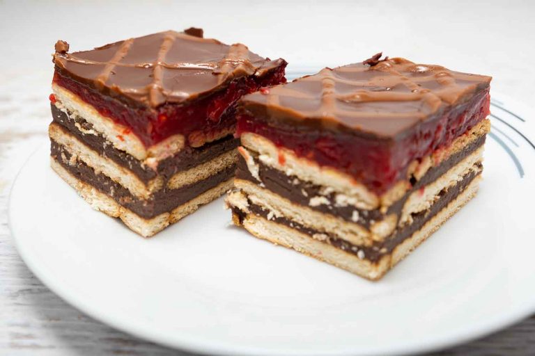 Čoko voćna keks torta