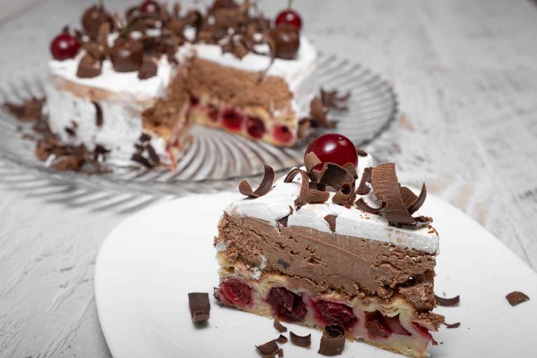 Puž tortica sa višnjama