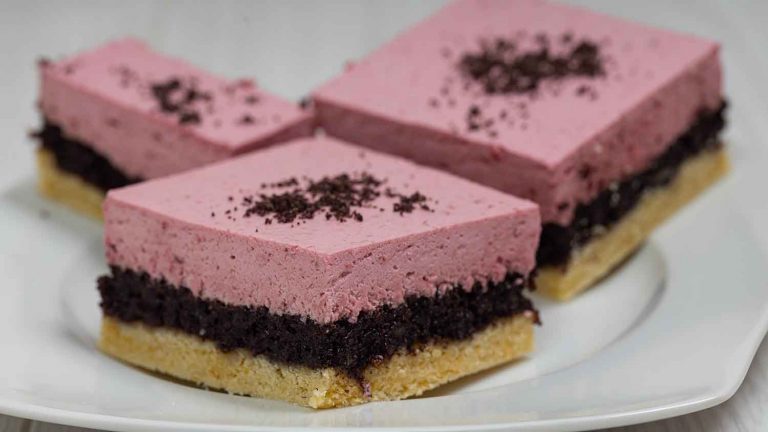 Linzer kocke sa makom i višnjama