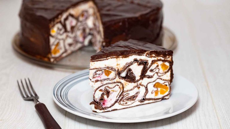 Voćna torta sa palačinkama